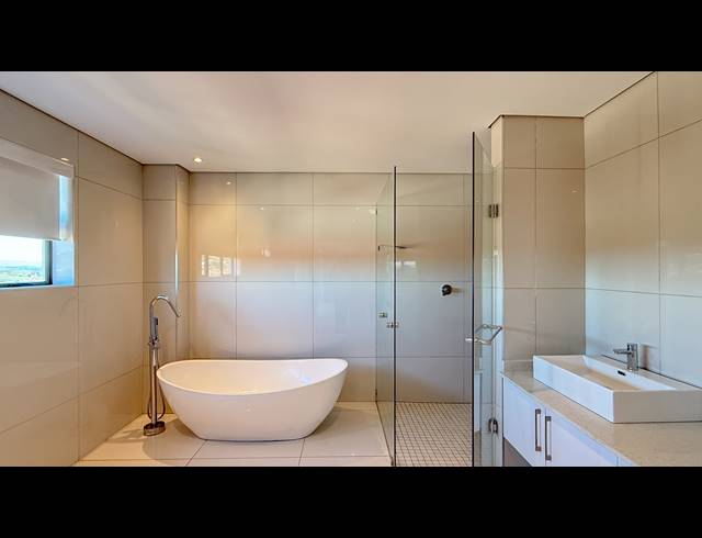 6 BEDROOM HOUSE FOR SALE IN IZINGA ESTATE